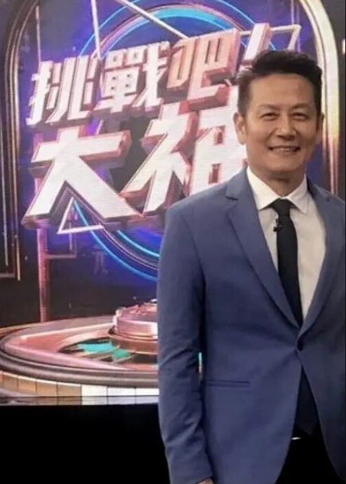 猛男草翻小母狗全程露脸丝袜情趣 - 爱妻艺